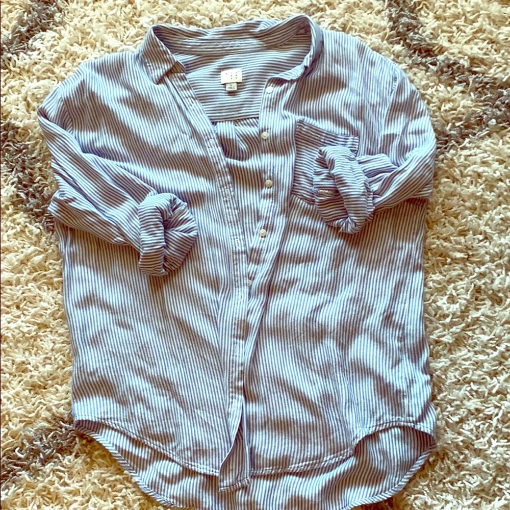 🤍💙Striped Button Down💙🤍